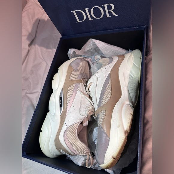 Men’s Designer Sneakers - Picture 2 of 3